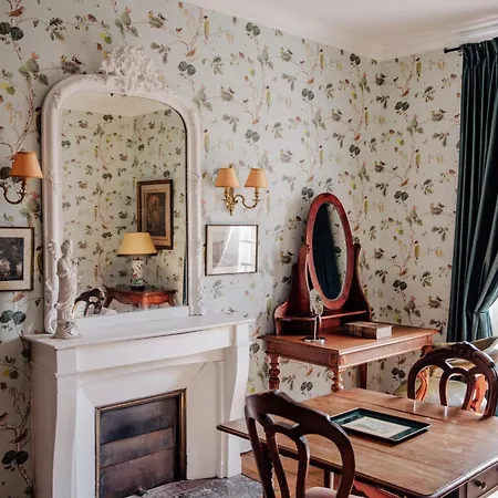 Chateau De Bed & Breakfast