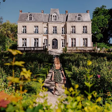 Chateau De *